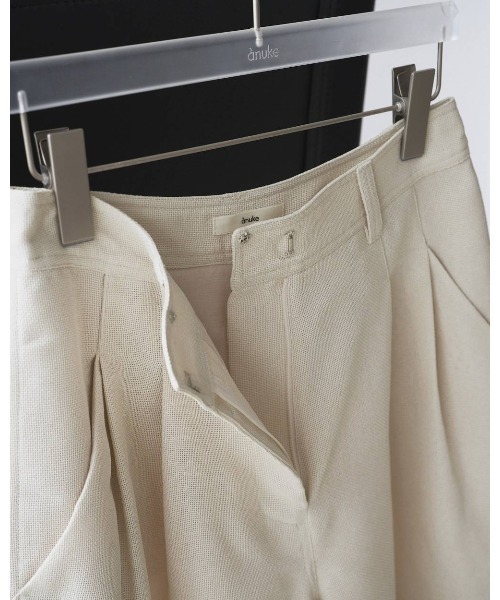 anuke（アンヌーク）の「Tuck Half Pants 62610716（その他パンツ・メンズ・オフホワイト/ネイビー・38/36）」の18枚目の写真