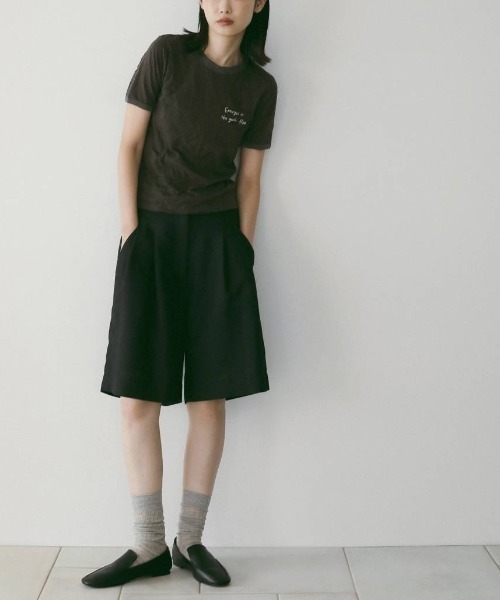 anuke（アンヌーク）の「Tuck Half Pants 62610716（その他パンツ・メンズ・オフホワイト/ネイビー・38/36）」の9枚目の写真