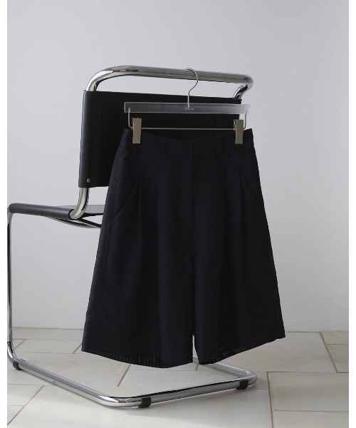 anuke（アンヌーク）の「Tuck Half Pants 62610716（その他パンツ・メンズ・オフホワイト/ネイビー・38/36）」の16枚目の写真