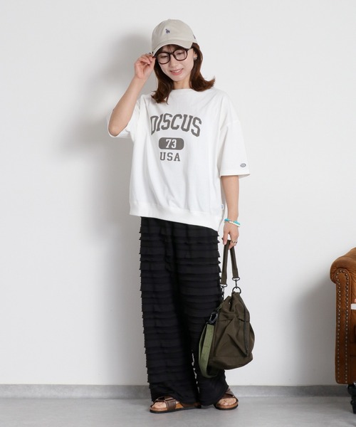 DISCUS ATHLETIC(ディスカス アスレチック)の「【DISCUS ATHLETIC】DISCUSカレッジロゴ / ルーズシルエット ショートスリーブTee(Tシャツ/カットソー・レディース・ブルー/オフホワイト/レッド・M)」の4枚目の写真
