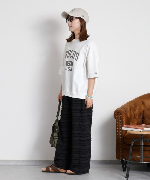 DISCUS ATHLETIC(ディスカス アスレチック)の「【DISCUS ATHLETIC】DISCUSカレッジロゴ / ルーズシルエット ショートスリーブTee(Tシャツ/カットソー・レディース・ブルー/オフホワイト/レッド・M)」の5枚目の写真