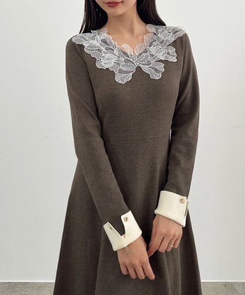 CENEA(セネア)の「レースモチーフフレアニットワンピース(ワンピース・レディース・チャコール/ブラック/モカ・MEDIUM/LARGE)」の9枚目の写真