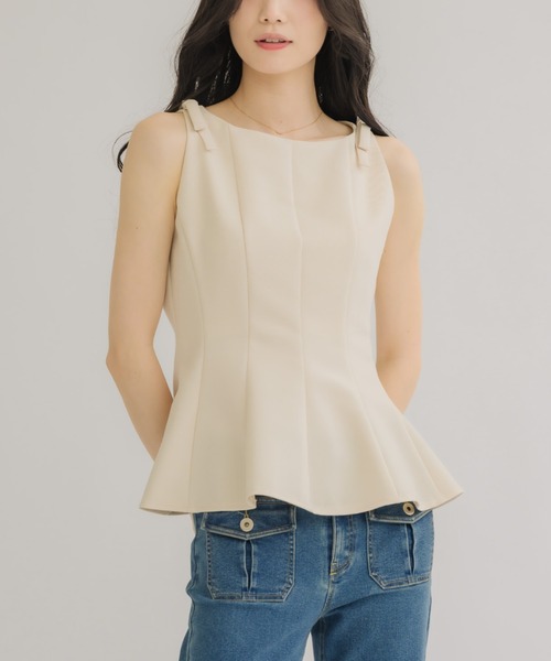 NEUNA（ヌナ）の「【着るだけで"美”シルエット◎】ショルダーリボンペプラムトップス（Tシャツ/カットソー・レディース・ブラック/グレー/アイボリー・FREE）」の20枚目の写真
