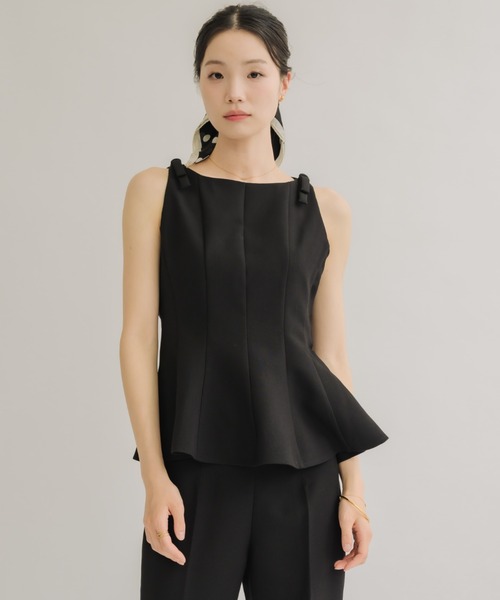 NEUNA（ヌナ）の「【着るだけで"美”シルエット◎】ショルダーリボンペプラムトップス（Tシャツ/カットソー・レディース・ブラック/グレー/アイボリー・FREE）」の7枚目の写真