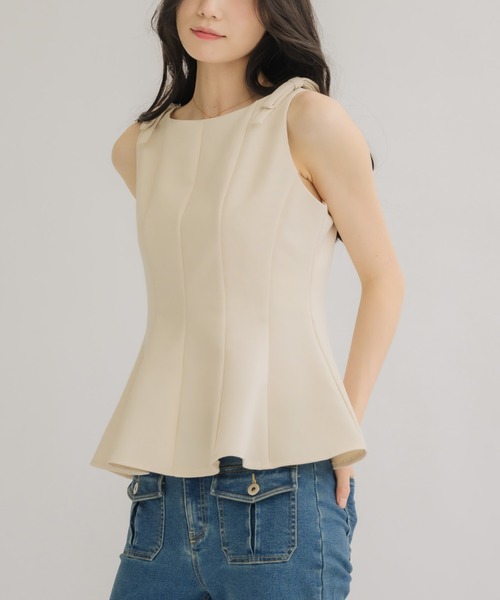 NEUNA（ヌナ）の「【着るだけで"美”シルエット◎】ショルダーリボンペプラムトップス（Tシャツ/カットソー・レディース・ブラック/グレー/アイボリー・FREE）」の19枚目の写真