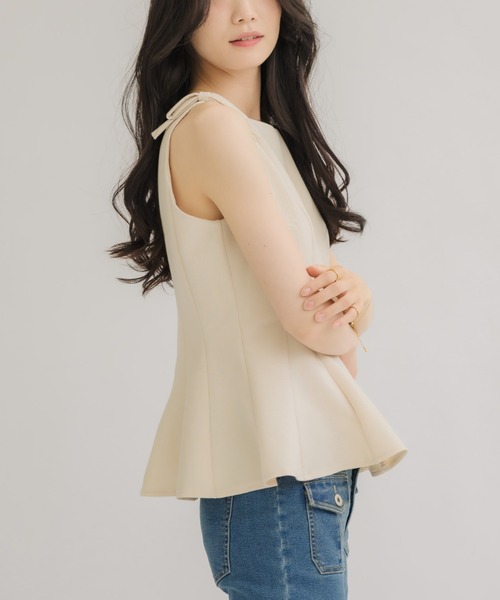 NEUNA（ヌナ）の「【着るだけで"美”シルエット◎】ショルダーリボンペプラムトップス（Tシャツ/カットソー・レディース・ブラック/グレー/アイボリー・FREE）」の21枚目の写真
