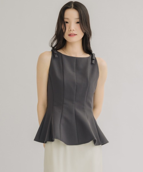 NEUNA（ヌナ）の「【着るだけで"美”シルエット◎】ショルダーリボンペプラムトップス（Tシャツ/カットソー・レディース・ブラック/グレー/アイボリー・FREE）」の14枚目の写真