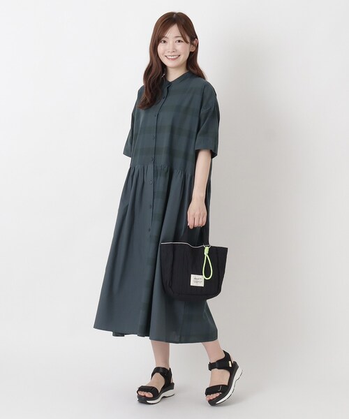 one'sterrace(ワンズテラス)の「JOUET ジョエット チャーム付プリーツミニトート(トートバッグ・レディース・ピンク系9/アイボリー系8/ブラック系8・99)」の6枚目の写真