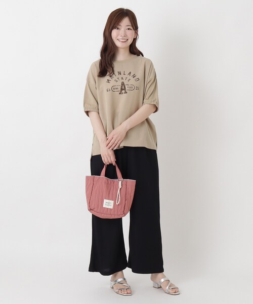one'sterrace(ワンズテラス)の「JOUET ジョエット チャーム付プリーツミニトート(トートバッグ・レディース・ピンク系9/アイボリー系8/ブラック系8・99)」の4枚目の写真