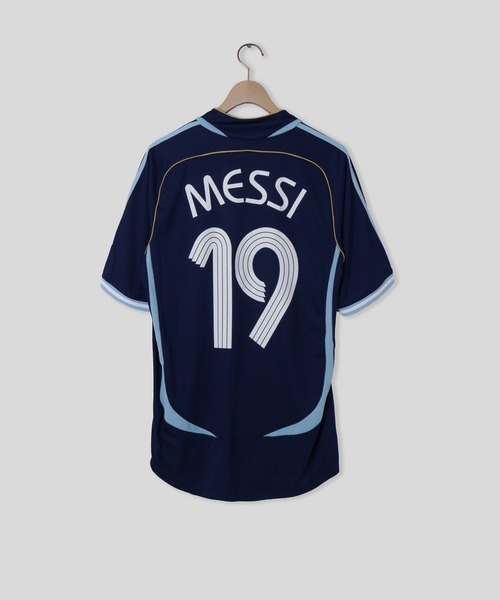 adidas Originals(アディダスオリジナルス)の「adidas WC Argentina National Team Away Jersey Messi JN3709(Tシャツ/カットソー・メンズ・ネイビー・L/M/S)」の2枚目の写真