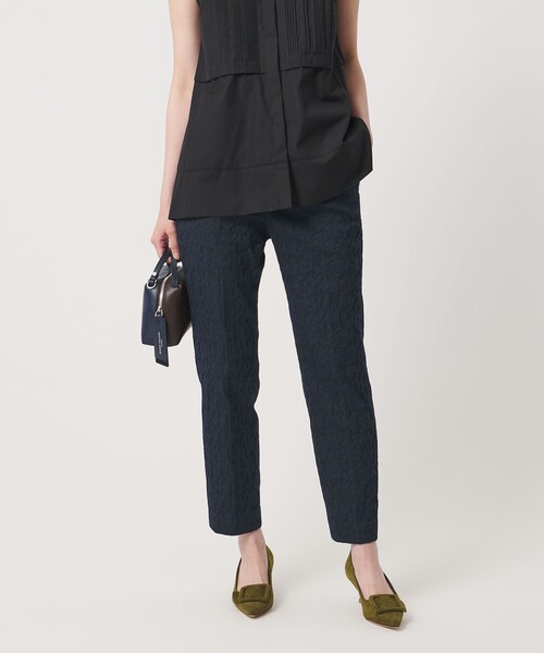 UNITED ARROWS(ユナイテッドアローズ)の「フクレ ジャガード スリムパンツ ‐ストレッチ ウォッシャブル‐(スラックス・レディース・ホワイト/ブラック/ネイビー・38/40/36)」の1枚目の写真