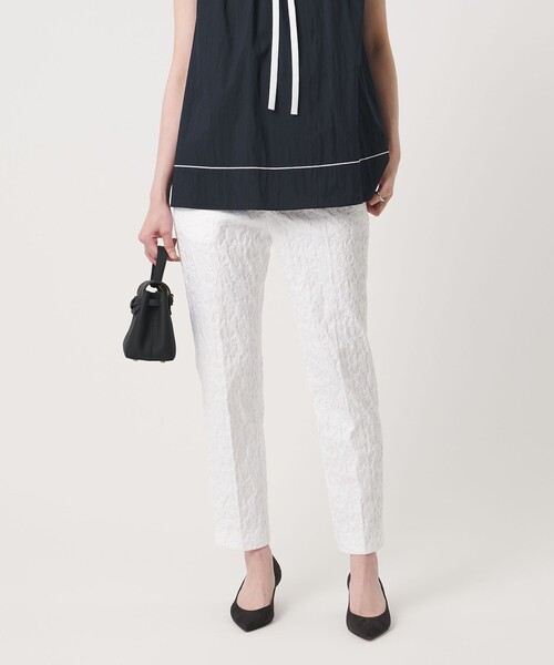 UNITED ARROWS(ユナイテッドアローズ)の「フクレ ジャガード スリムパンツ ‐ストレッチ ウォッシャブル‐(スラックス・レディース・ホワイト/ブラック/ネイビー・38/40/36)」の2枚目の写真