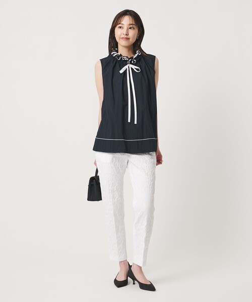 UNITED ARROWS(ユナイテッドアローズ)の「フクレ ジャガード スリムパンツ ‐ストレッチ ウォッシャブル‐(スラックス・レディース・ホワイト/ブラック/ネイビー・38/40/36)」の7枚目の写真