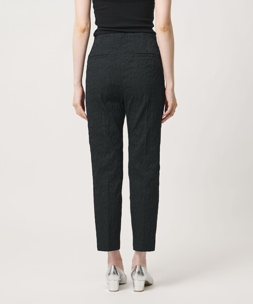 UNITED ARROWS(ユナイテッドアローズ)の「フクレ ジャガード スリムパンツ ‐ストレッチ ウォッシャブル‐(スラックス・レディース・ホワイト/ブラック/ネイビー・38/40/36)」の12枚目の写真