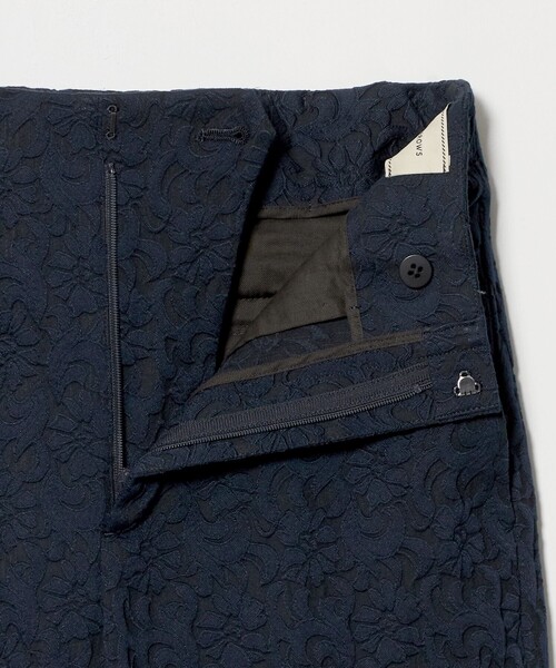 UNITED ARROWS(ユナイテッドアローズ)の「フクレ ジャガード スリムパンツ ‐ストレッチ ウォッシャブル‐(スラックス・レディース・ホワイト/ブラック/ネイビー・38/40/36)」の18枚目の写真