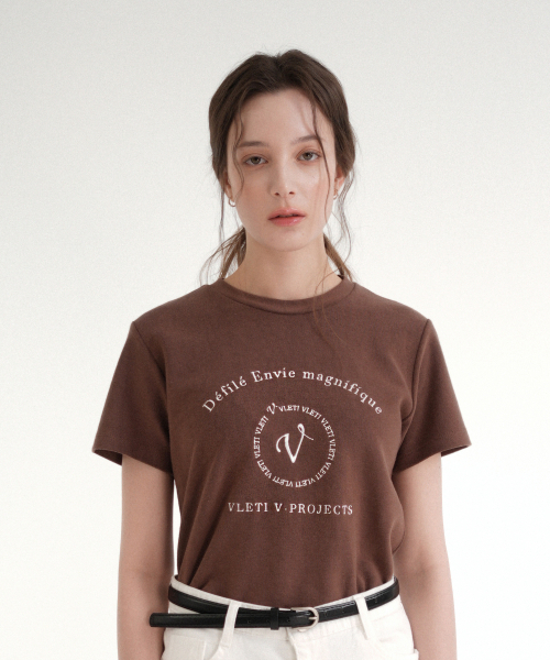VLETI(ブレッティ)の「Main Logo Needlework T-shirt (Cocoa)(Tシャツ/カットソー・レディース・ブラウン・FREE)」の1枚目の写真