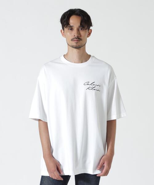 Calvin Klein(カルバン・クライン)の「Calvin Klein (カルバンクライン)エンブロイダリーロゴフォント グラフィックTシャツ(Tシャツ/カットソー・メンズ・ホワイト・L)」の2枚目の写真