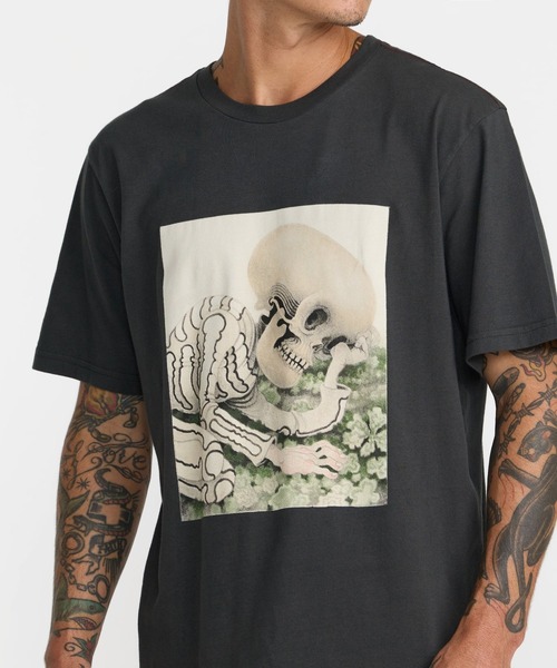 RVCA(ルーカ)の「RVCA メンズ SLEEPY SKELETON SS Tシャツ 【2026年秋冬モデル】/ルーカ半袖T(Tシャツ/カットソー・メンズ・ブラック系その他/バーガンディー・MEDIUM/LARGE/X-LARGE)」の2枚目の写真