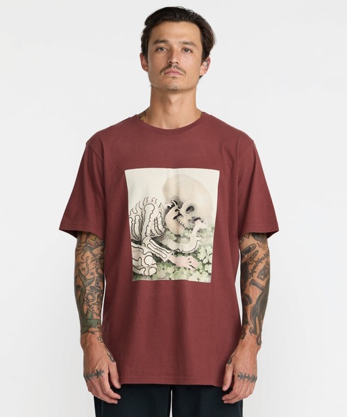 RVCA(ルーカ)の「RVCA メンズ SLEEPY SKELETON SS Tシャツ 【2026年秋冬モデル】/ルーカ半袖T(Tシャツ/カットソー・メンズ・ブラック系その他/バーガンディー・MEDIUM/LARGE/X-LARGE)」の8枚目の写真