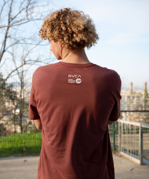RVCA(ルーカ)の「RVCA メンズ SLEEPY SKELETON SS Tシャツ 【2026年秋冬モデル】/ルーカ半袖T(Tシャツ/カットソー・メンズ・ブラック系その他/バーガンディー・MEDIUM/LARGE/X-LARGE)」の7枚目の写真