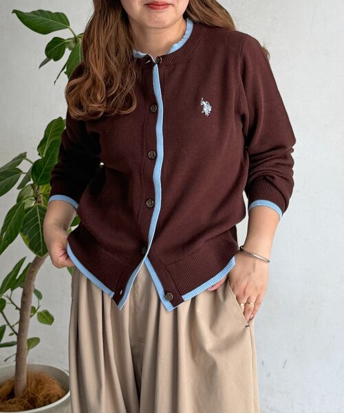 U.S. POLO ASSN.(ユーエスポロアッスン)の「フェイクレイヤードクルーカーディガン(カーディガン/ボレロ・レディース・アイボリー/チャコールグレー/グレー/ブラウン/レッド系その他・FREE)」の1枚目の写真
