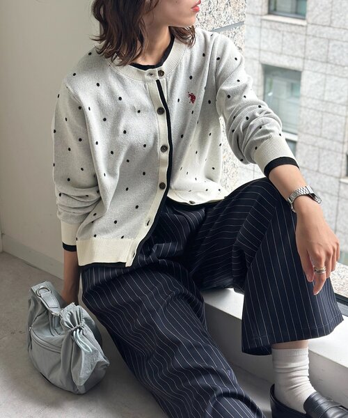 U.S. POLO ASSN.(ユーエスポロアッスン)の「フェイクレイヤードクルーカーディガン(カーディガン/ボレロ・レディース・アイボリー/チャコールグレー/グレー/ブラウン/レッド系その他・FREE)」の2枚目の写真