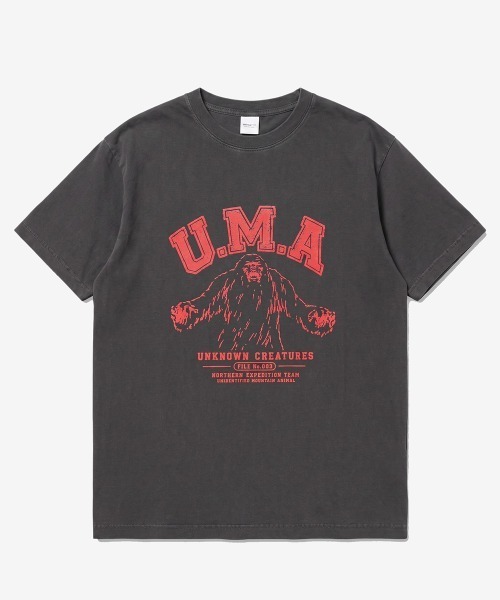 rehacer（レアセル）の「rehacer TEE : U.M.A College Logo TEE/ ユー・エム・エー カレッジ ロゴ T-shirt（Tシャツ/カットソー・メンズ・スミクロ/ホワイト・MEDIUM/LARGE/X-LARGE/SMALL）」の4枚目の写真