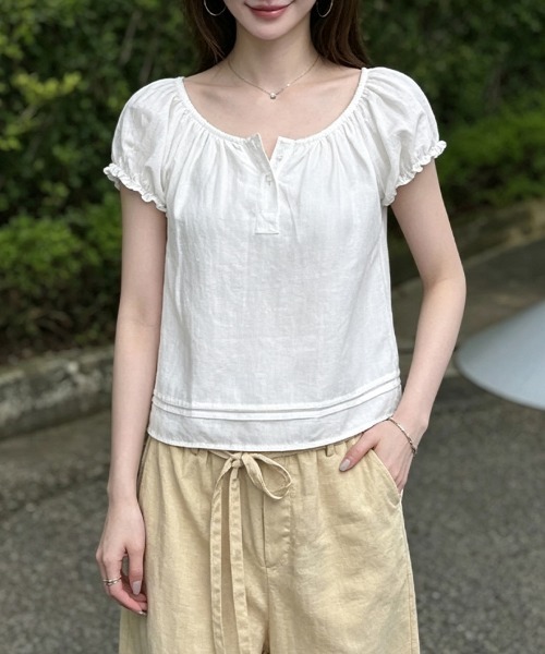 LEMOA（レモア）の「ギャザーネックフリル袖半袖ブラウス（シャツ/ブラウス・レディース・ホワイト・X-LARGE/LARGE/MEDIUM）」の2枚目の写真