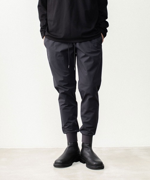 ATTACHMENT（アタッチメント）の「【LIMITED】ソロテックス ライト ダブルクロス ジョガーパンツ / SOLOTEX LIGHT DOUBLE CLOTH JOGGER PANTS（スウェットパンツ・メンズ・ダークグレー/ブラック・1/2/4/3）」の2枚目の写真