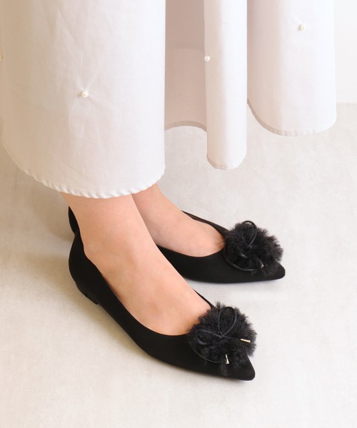FLAT(フラット)の「ファー×リボンモチーフ フラットシューズ(パンプス・レディース・ブラック/ベージュ/ベージュ系その他・23.0cm/25.0cm/23.5cm/24.0cm/22.5cm/24.5cm)」の1枚目の写真