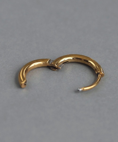 abaskdesign（アバスクデザイン）の「金属アレルギー対応　選べるサイズキュービックフープピアス（ピアス（両耳用）・レディース・ゴールド系その他2/シルバー系その他2/ゴールド/シルバー/ゴールド系その他/シルバー系その他・LARGE/SMALL/MEDIUM）」の14枚目の写真