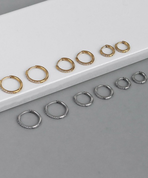 abaskdesign（アバスクデザイン）の「金属アレルギー対応　選べるサイズキュービックフープピアス（ピアス（両耳用）・レディース・ゴールド系その他2/シルバー系その他2/ゴールド/シルバー/ゴールド系その他/シルバー系その他・LARGE/SMALL/MEDIUM）」の7枚目の写真