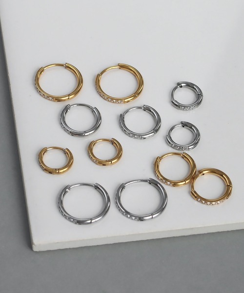 abaskdesign（アバスクデザイン）の「金属アレルギー対応　選べるサイズキュービックフープピアス（ピアス（両耳用）・レディース・ゴールド系その他2/シルバー系その他2/ゴールド/シルバー/ゴールド系その他/シルバー系その他・LARGE/SMALL/MEDIUM）」の8枚目の写真