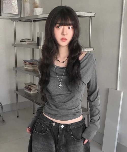 Teem Store(チームストア)の「オフショルダードレープトップス 長袖(Tシャツ/カットソー・レディース・グレー・M)」の7枚目の写真