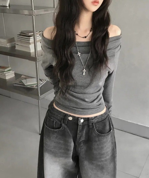 Teem Store(チームストア)の「オフショルダードレープトップス 長袖(Tシャツ/カットソー・レディース・グレー・M)」の2枚目の写真