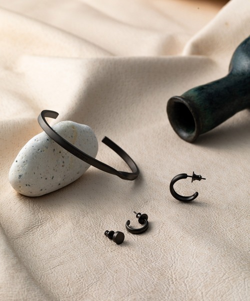 UNITED TOKYO(ユナイテッドトウキョウ)の「シルバーコーティングドットピアスS(ピアス(片耳用)・メンズ・ブラック・FREE)」の9枚目の写真