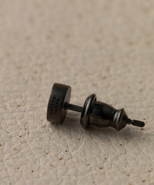 UNITED TOKYO(ユナイテッドトウキョウ)の「シルバーコーティングドットピアスS(ピアス(片耳用)・メンズ・ブラック・FREE)」の7枚目の写真