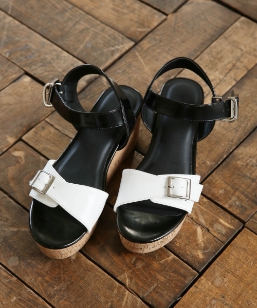 LEPSIM（レプシィム）の「コルクウエッジサンダル 749381（サンダル・レディース・ブラック/ホワイト系その他/ベージュ/シルバー・LARGE/SMALL/MEDIUM）」の2枚目の写真