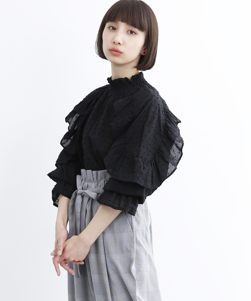 MERLOT(メルロー)の「ドビードットラッフルスリーブブラウス690-6527(シャツ/ブラウス・レディース・ホワイト/ブラック/ピンク/イエロー/ラベンダー・FREE)」の3枚目の写真
