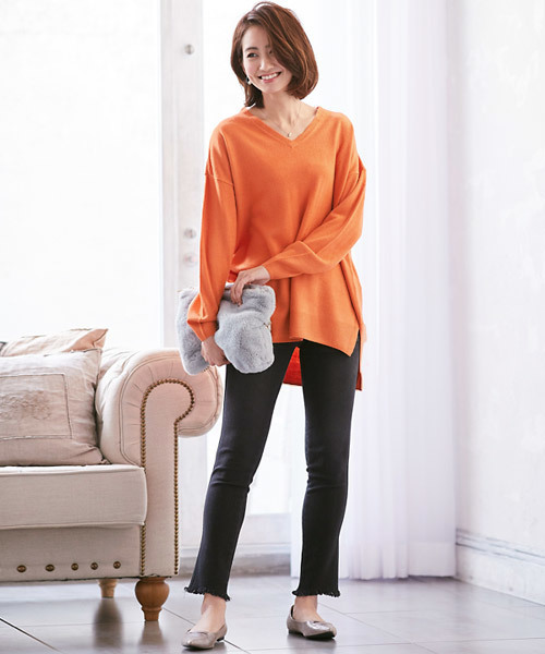 Pierrot(ピエロ)の「カシミアタッチ ゆったりVネックニット(ニット/セーター・レディース・ライトグレー/ブラック/ベージュ/レッド/オフホワイト/カーキ/オレンジ/ブルー/ブルーグリーン・M/L)」の17枚目の写真