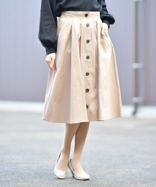 rps（アールピーエス）の「前ボタンコットンツイルタックフレアースカート（スカート・レディース・ベージュ/ネイビー/ライトカーキ・M）」の2枚目の写真