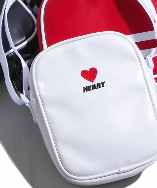WEGO（ウィゴー）の「WEGO/ボックスミニショルダーバッグ（ショルダーバッグ・レディース・ホワイト/ブラック/その他1/レッド系その他/ブラック系その他・FREE）」の2枚目の写真