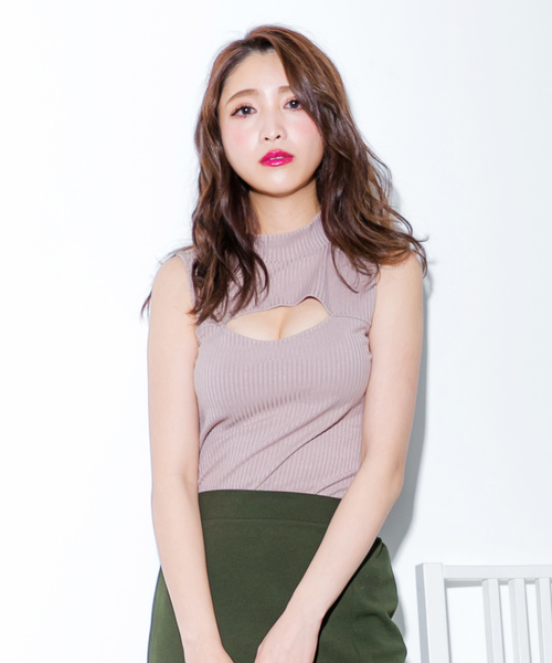 Julia Boutique(ジュリアブティック)の「バストオープンハイネックノースリーブリブニットトップス/520002(ニット/セーター・レディース・ブラック/ホワイト/ベージュ/ボルドー・L/LL/3L/M)」の3枚目の写真