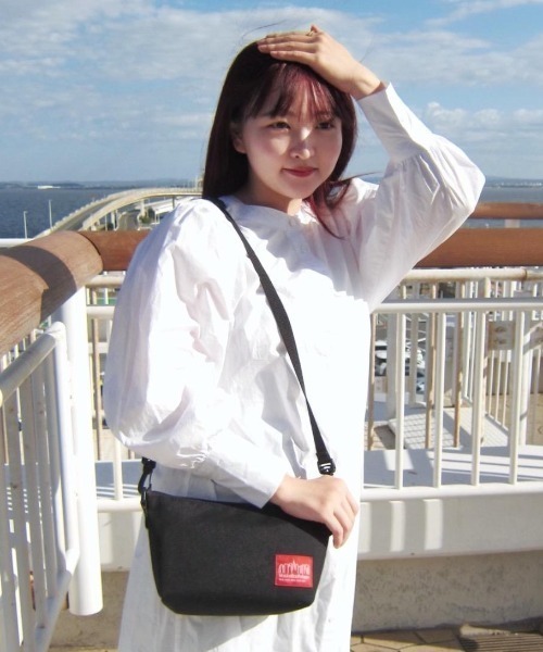 Manhattan Portage（マンハッタンポーテージ）の「Zuccotti Clutch -ズコッティクラッチ-（ショルダーバッグ・メンズ・ブラック/ベージュ・X-SMALL）」の15枚目の写真