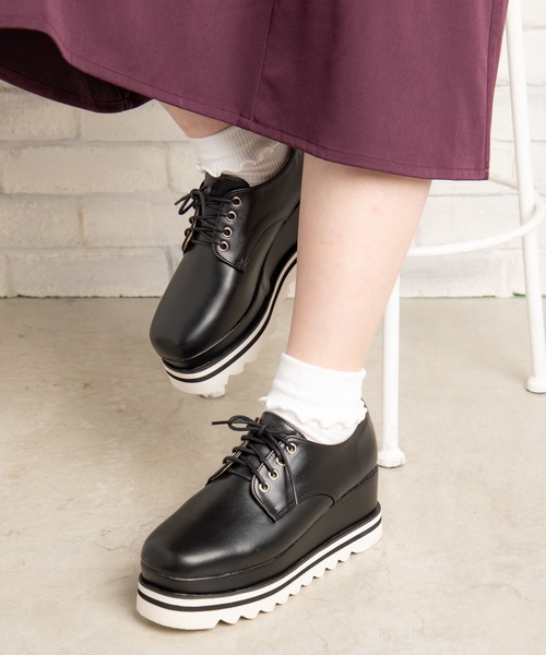 WEGO（ウィゴー）の「WEGO/レースアップコンビソールシューズ（ドレスシューズ・レディース・ブラック/ベージュ/ライトベージュ・MEDIUM/LARGE）」の4枚目の写真