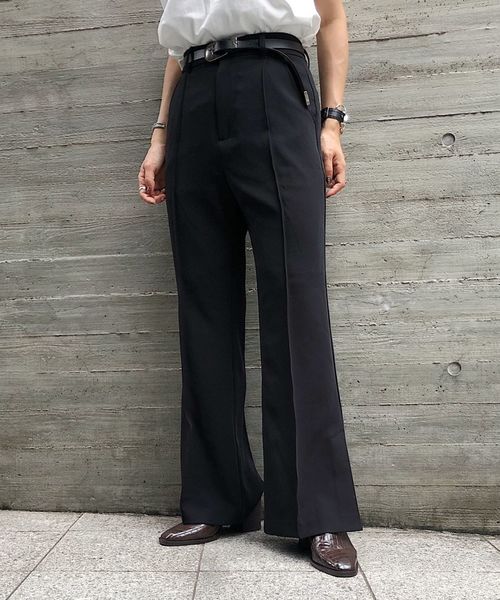 PAGEBOY(ページボーイ)の「ストレッチピンタックフレアパンツ(その他パンツ・レディース・ブラック/ダークブラウン/グレイッシュベージュ・SMALL/MEDIUM)」の4枚目の写真