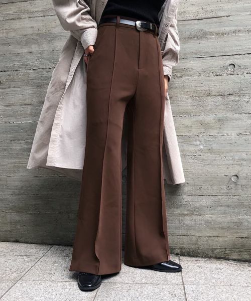 PAGEBOY(ページボーイ)の「ストレッチピンタックフレアパンツ(その他パンツ・レディース・ブラック/ダークブラウン/グレイッシュベージュ・SMALL/MEDIUM)」の9枚目の写真