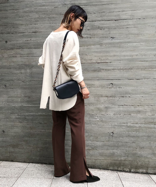 PAGEBOY(ページボーイ)の「ストレッチピンタックフレアパンツ(その他パンツ・レディース・ブラック/ダークブラウン/グレイッシュベージュ・SMALL/MEDIUM)」の11枚目の写真