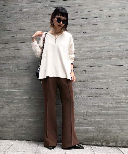 PAGEBOY(ページボーイ)の「ストレッチピンタックフレアパンツ(その他パンツ・レディース・ブラック/ダークブラウン/グレイッシュベージュ・SMALL/MEDIUM)」の12枚目の写真