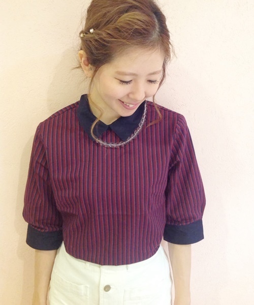 Chico（チコ）の「ペンシルストライプSH（シャツ/ブラウス・レディース・ワインレッド/グリーン/ホワイト・FREE）」の3枚目の写真